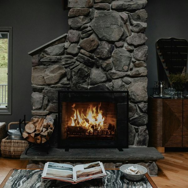 Consejos prácticos para ahorrar leña con tu chimenea