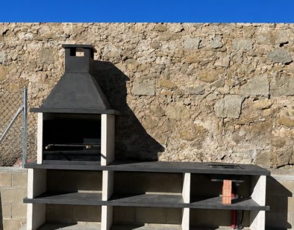 Instalación de barbacoas con fregadero en Barcelona
